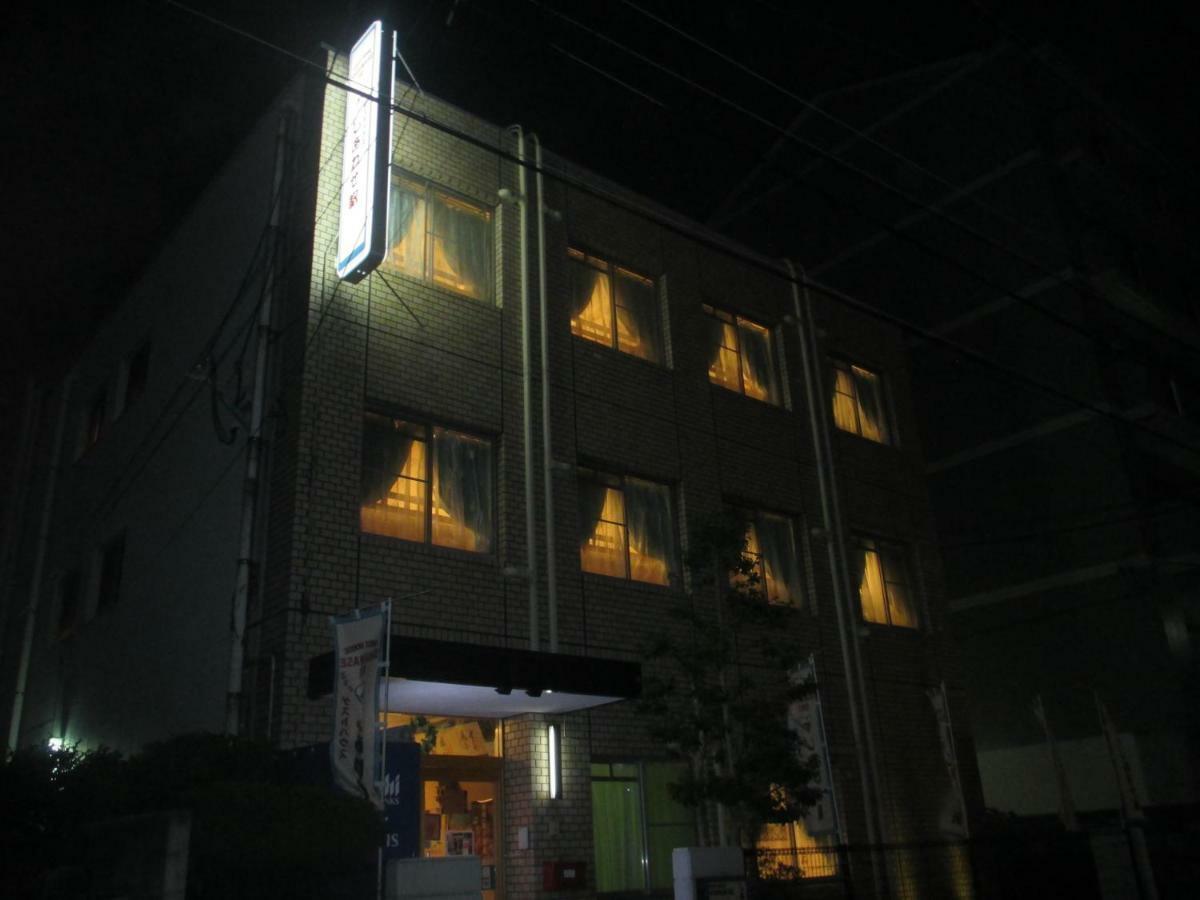 פוקואוקה Guesthouse Shiawase Eki מראה חיצוני תמונה